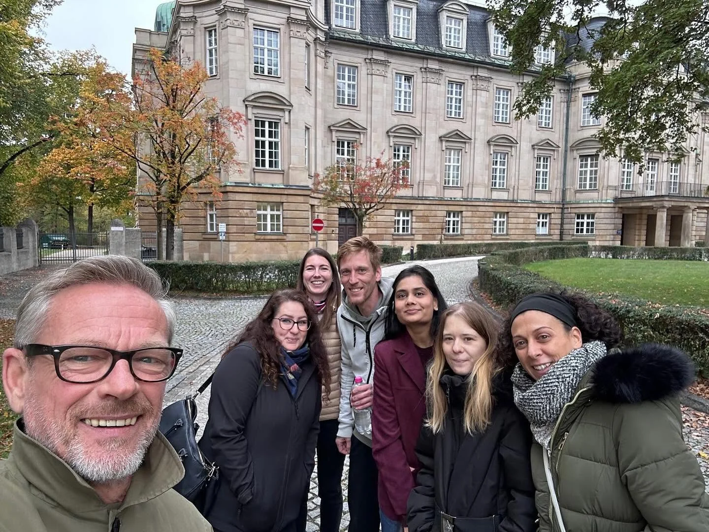 Unsere Klasse der Umschüler im Steuerfach macht eine Exkursion zum Gericht für eine öffentliche Verhandlung zur Umsatzsteuer.